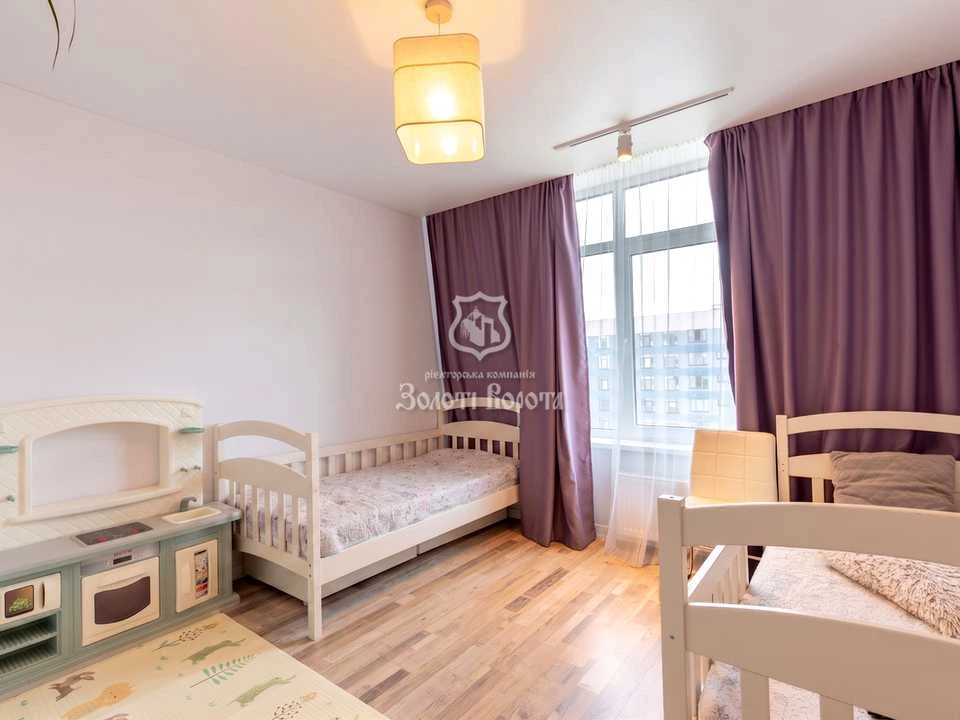 Apartment. Kyiv, Yevhena Sverstyuk St. (Maryna Raskova St.)