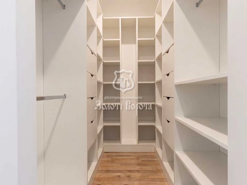 Apartment. Kyiv, Yevhena Sverstyuk St. (Maryna Raskova St.)