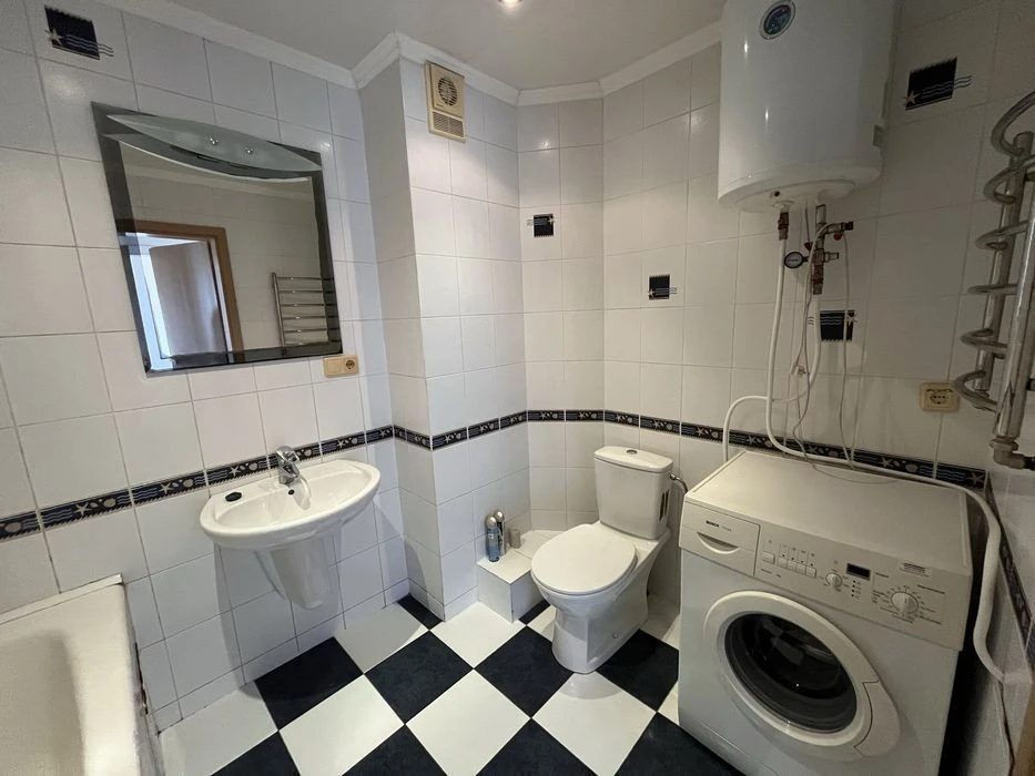 For sale 3-room apartment in Yanovsky/Solomyansky/Lobanovsky/