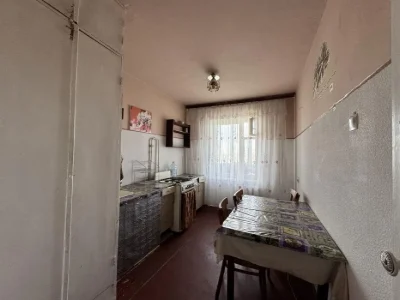 Продам 3-х кімнатну квартиру по вул. Є.Коновальця
