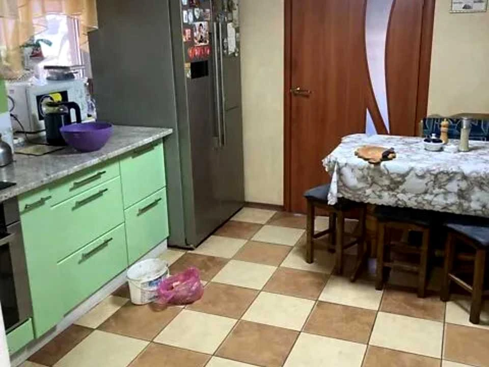 Будинок. Дніпро, Ламаний пров.