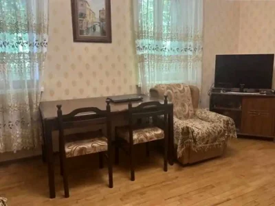 Будинок. Дніпро, Хортицька вул. (Боженка)