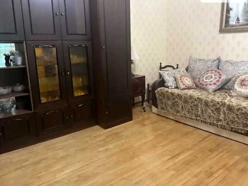 Будинок. Дніпро, Хортицька вул. (Боженка)
