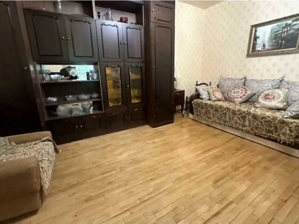Будинок. Дніпро, Хортицька вул. (Боженка)