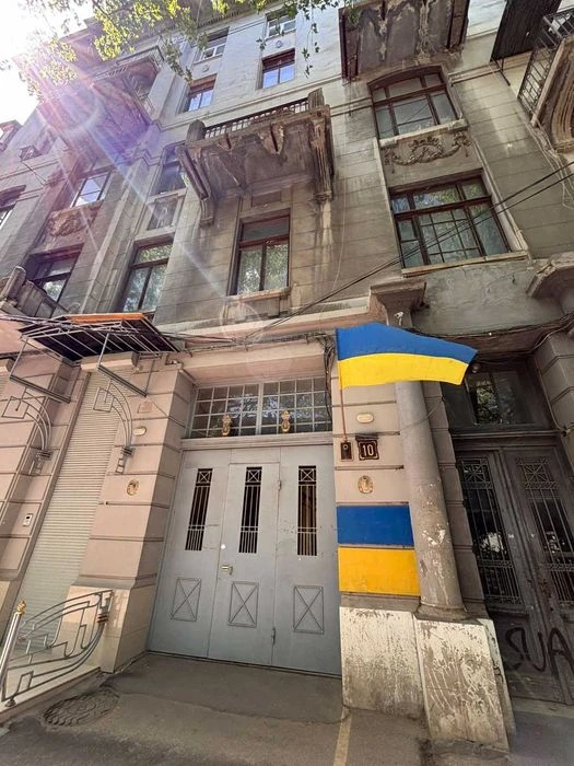 Срочная продажа 1 ком квартиры в Центре. Ремонт.