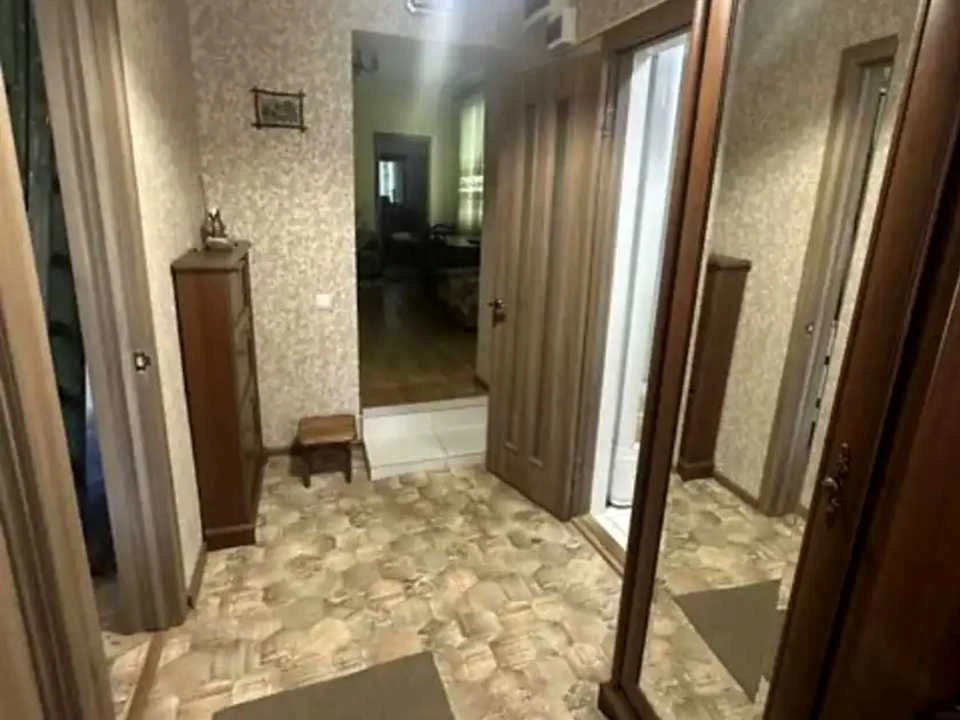Будинок. Дніпро, Хортицька вул. (Боженка)