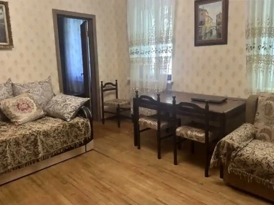 Будинок. Дніпро, Хортицька вул. (Боженка)