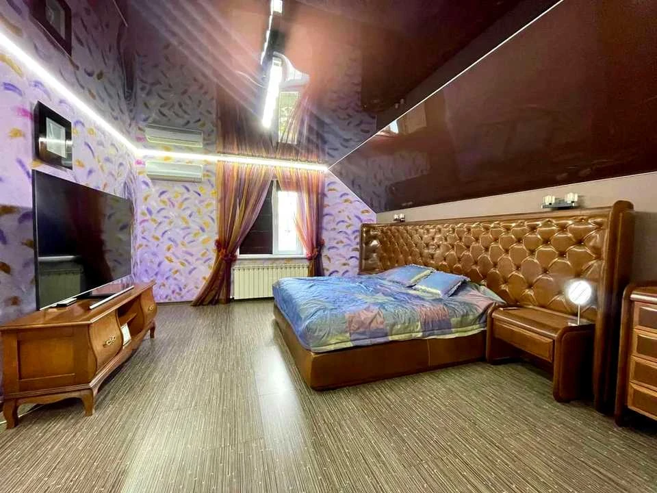 Будинок. Дніпро, Юрія Лісняка вул. (Робкорівська)