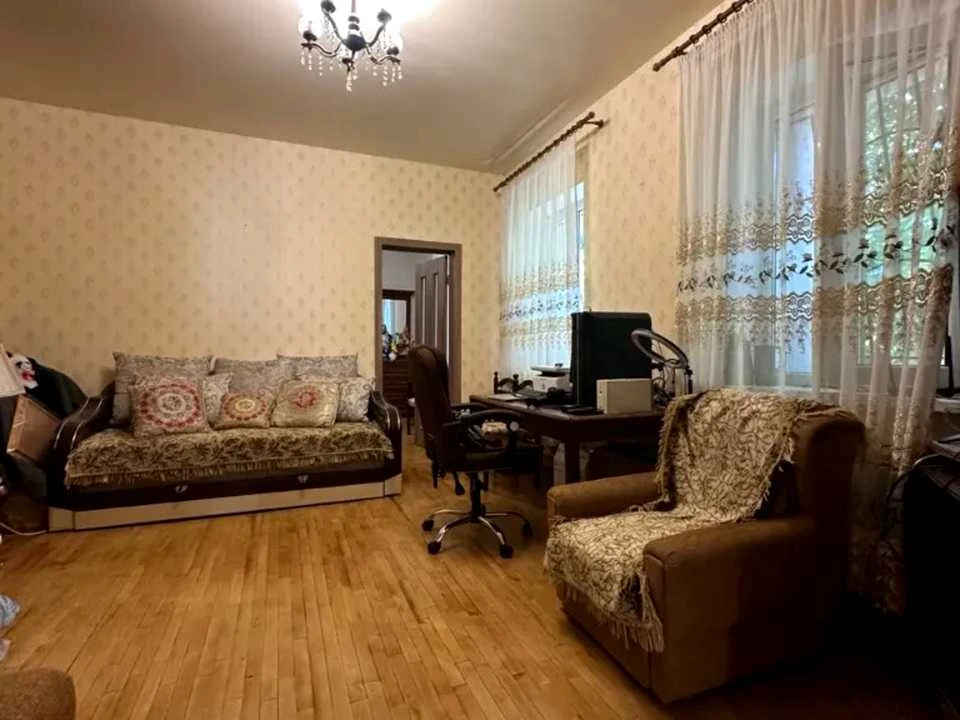 Будинок. Дніпро, Хортицька вул. (Боженка)