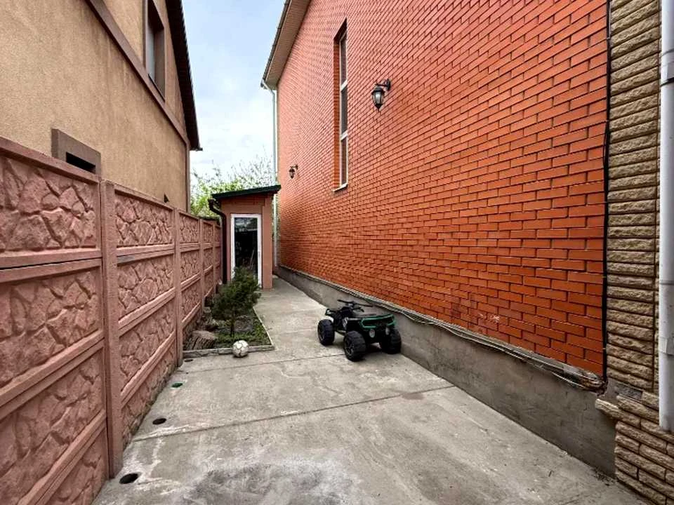 Будинок. Дніпро, Червоної Калини вул. (Ашхабадська)