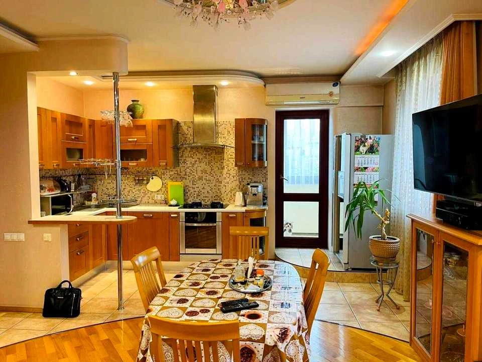 Будинок. Дніпро, Кишинівська вул.