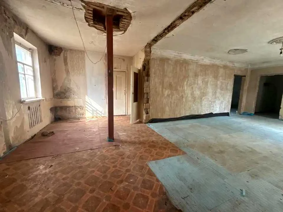Будинок. Дніпро, Червона