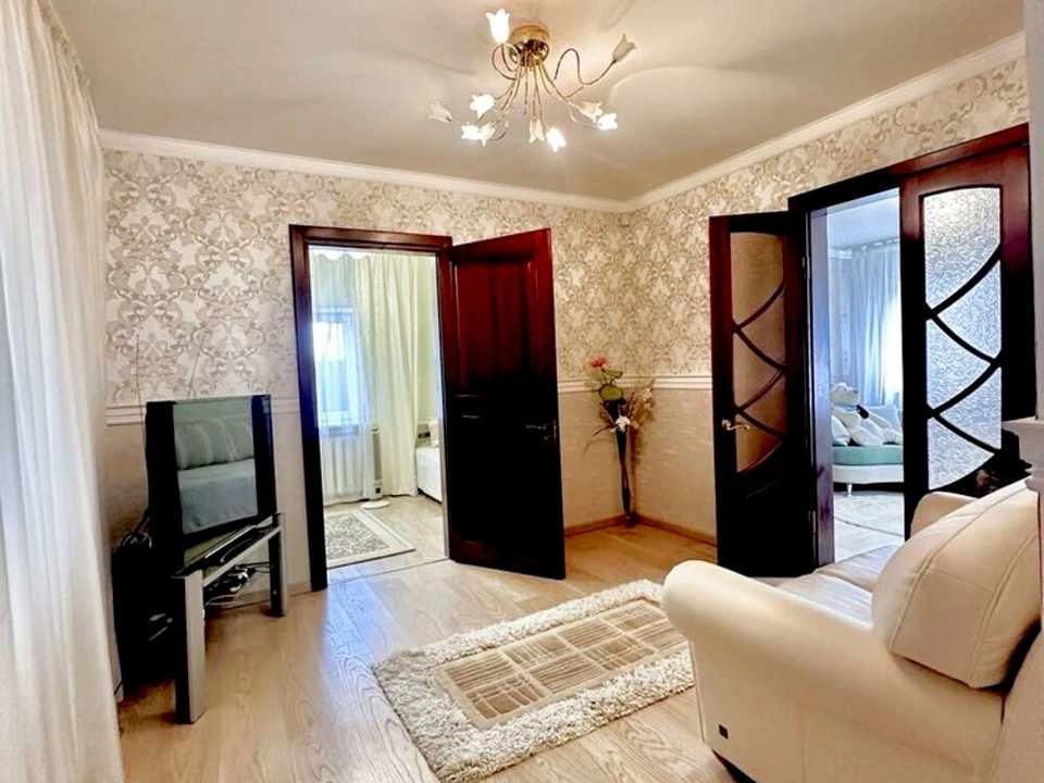 Будинок. Дніпро, Дорожна вул.