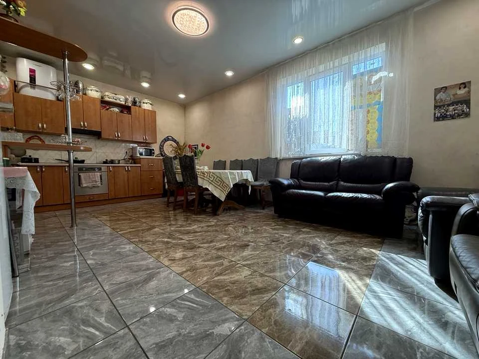 Будинок. Дніпро, Араратська вул.