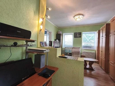 Продаж просторого будинку з ремонтом; ділянка 6 соток; Шевче
