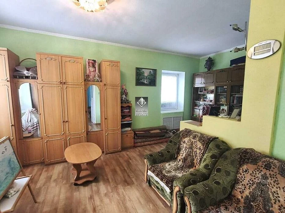 Продаж просторого будинку з ремонтом; ділянка 6 соток; Шевче