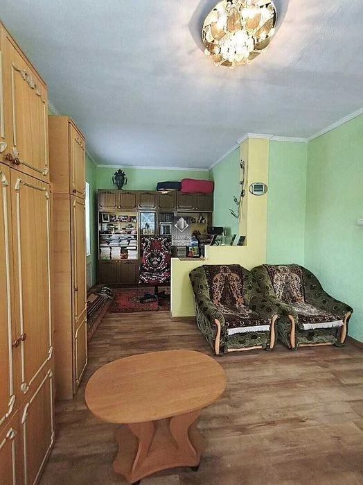 Продаж просторого будинку з ремонтом; ділянка 6 соток; Шевче