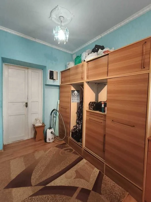 Продаж просторого будинку з ремонтом; ділянка 6 соток; Шевче