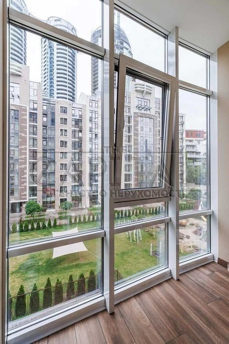 Residential complex "Boulevard Fontaniv" / newly renovated / Saperne Pole St., 5.
