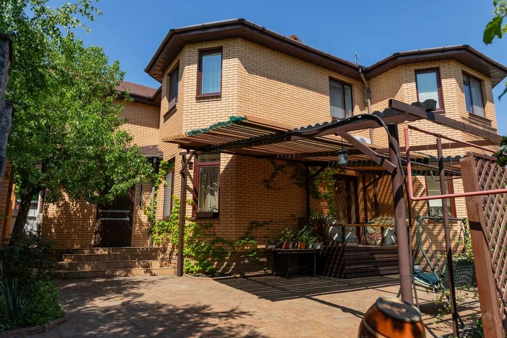 Продам двоповерховий будинок,  Соборний р-н Високовольтной б