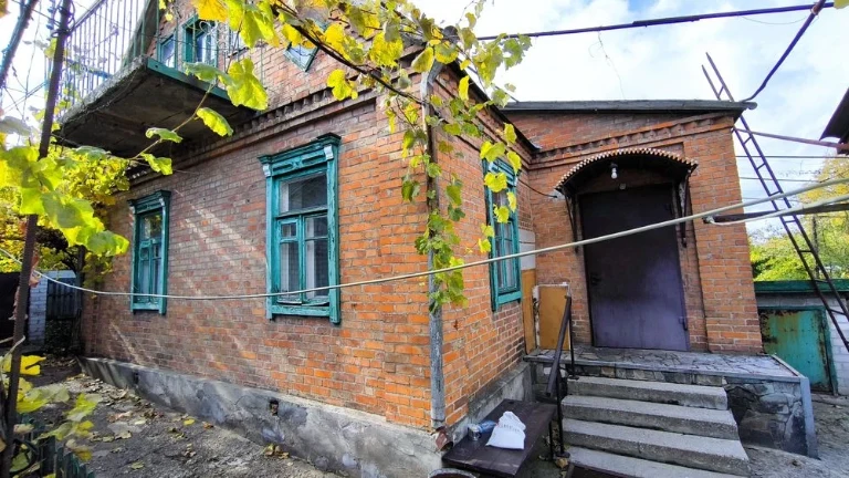 Продам добротний цегляний будинок,  Мирний