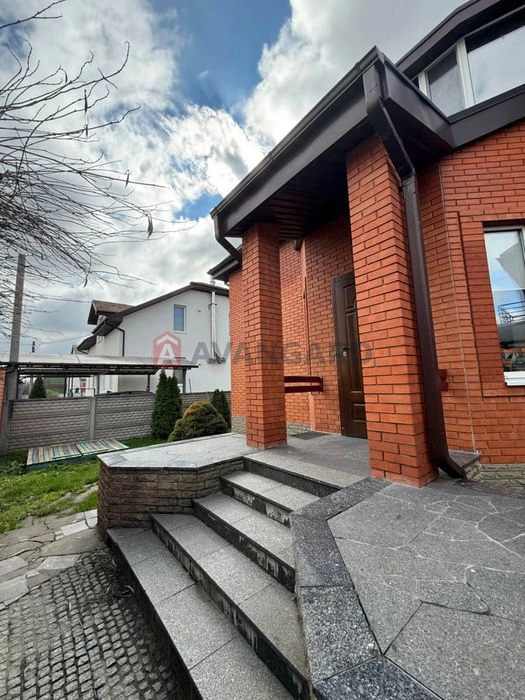 Продам 2эт дом 240м с ремонтом,баня,ГАЗ,кирпич,Царское Село,