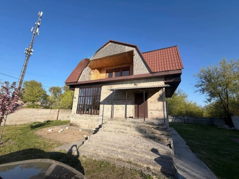 Дом 209 м² на ул. Передовая, участок 10 соток, 3 этажа, 5 ко