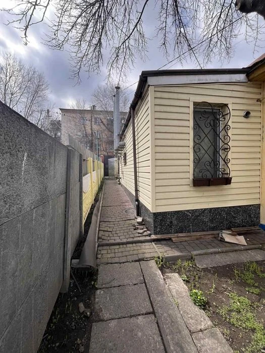 Продам часть коттеджа на улице Революционной