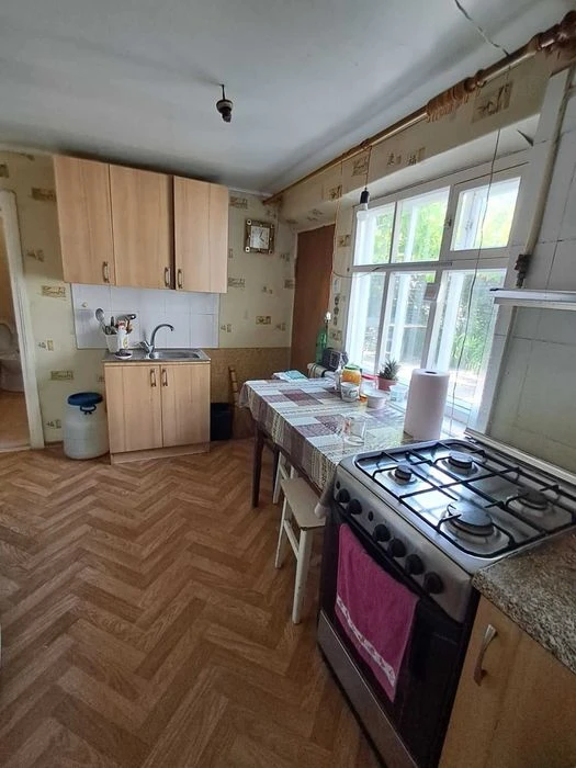 Продам дом 77 кв.м. Ремонт. Большой гараж. П-т Металлургов.