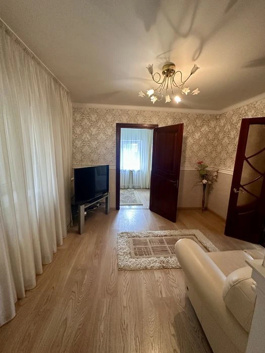 Продам капітальну частину будинку з ремонтом вул Дорожня/пер