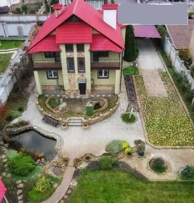 Знижена ціна на продаж дому з сауной та басейном біля Епіцен