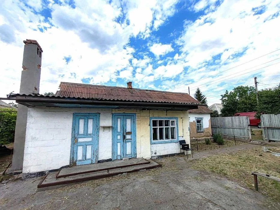 Продам дом с газом  Одинковка участок 27соток.