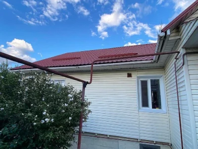Продам 2-поверховий будинок з гаражем і ділянкою Таромське