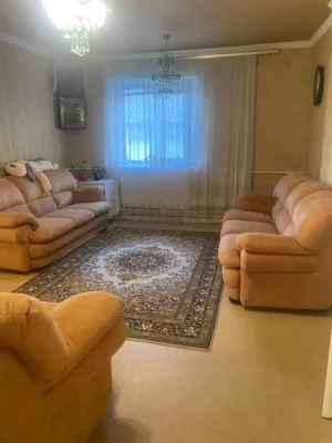 Продам 2-поверховий будинок з гаражем і ділянкою Таромське