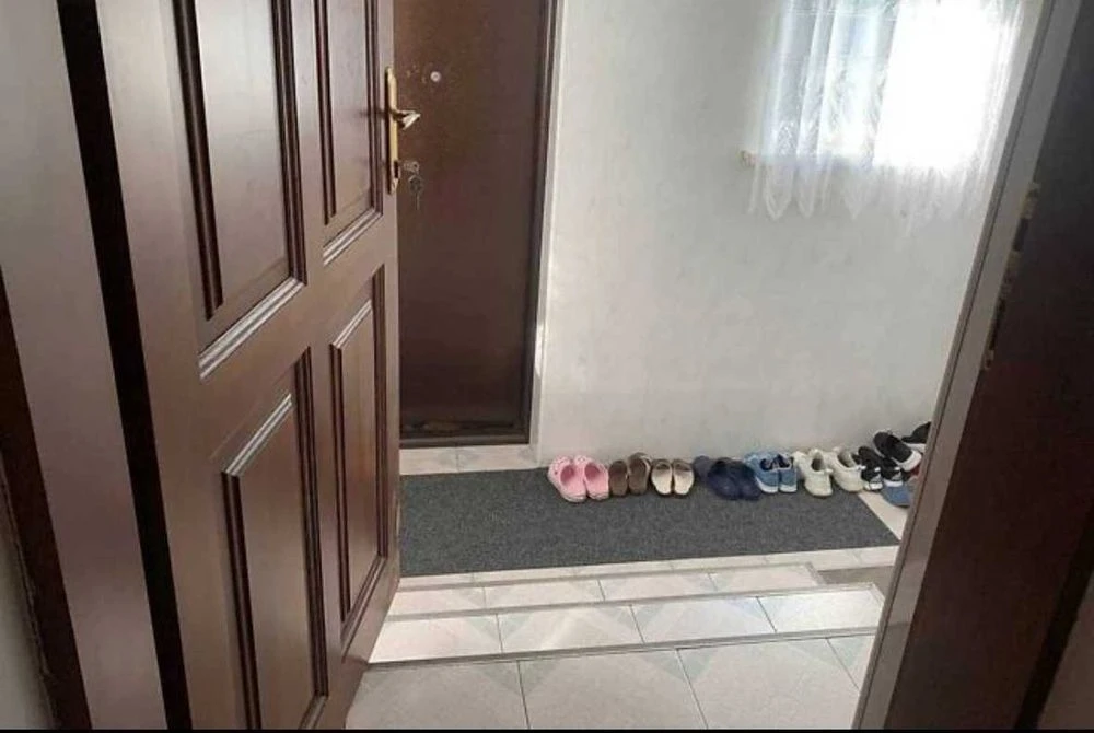 Продам 2-поверховий будинок з гаражем і ділянкою Таромське