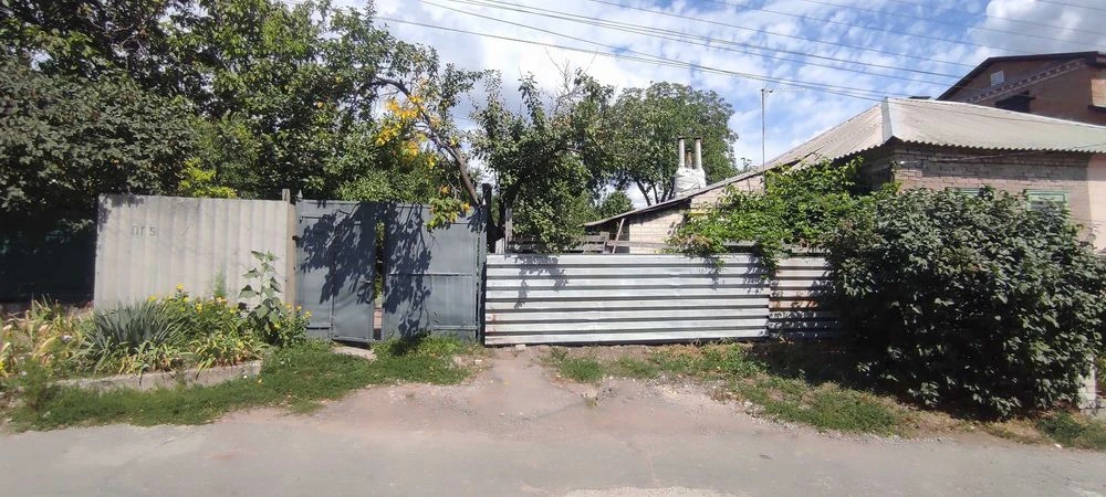 Продам частину домоволодіння 55 м + 4 сот. землі р-н пр.Мета