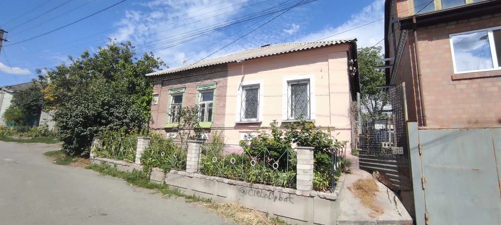 Продам частину домоволодіння 55 м + 4 сот. землі р-н пр.Мета