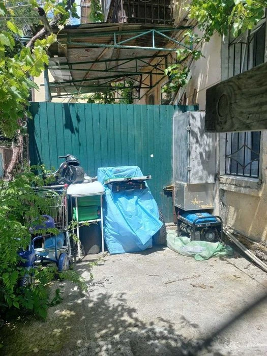 Продается трехкомнатная квартира в тихом центре.