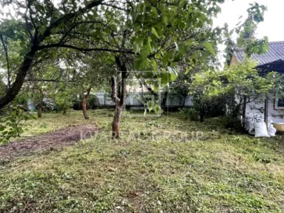 Ділянка. Київ, Садова вул.