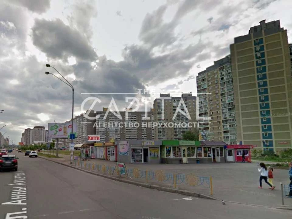 Ділянка. Київ, Ахматової Анни