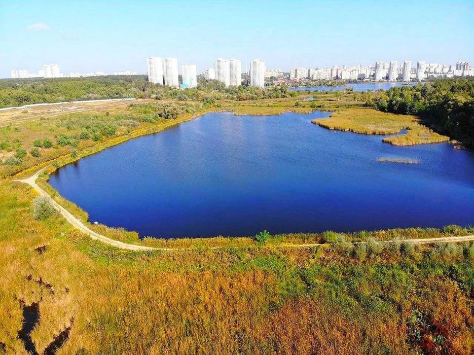 УНІКАЛЬНА видова ділянка на воду та ліс в Києві метро Академ
