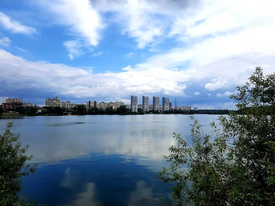 УНІКАЛЬНА видова ділянка на воду та ліс в Києві метро Академ