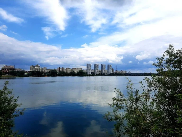 УНІКАЛЬНА видова ділянка на воду та ліс в Києві метро Академ