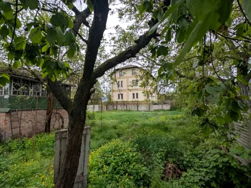 Ділянка. Київ, 40-ва Садова вул.