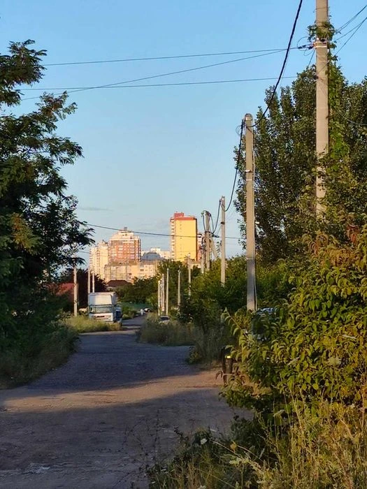 Київ. Троєщина. Продам 12сот (6+6) серед нових забудов з еле