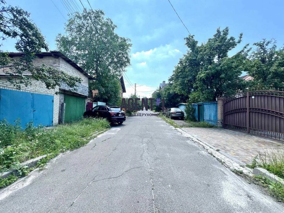 Продаж земельної ділянки, центральні комунікації, Академміст