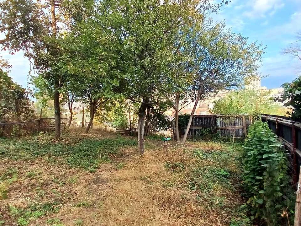 Ділянка. Київ, Дружня вул.