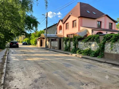 Ділянка. Київ, Квітки-Основ'яненка пров.