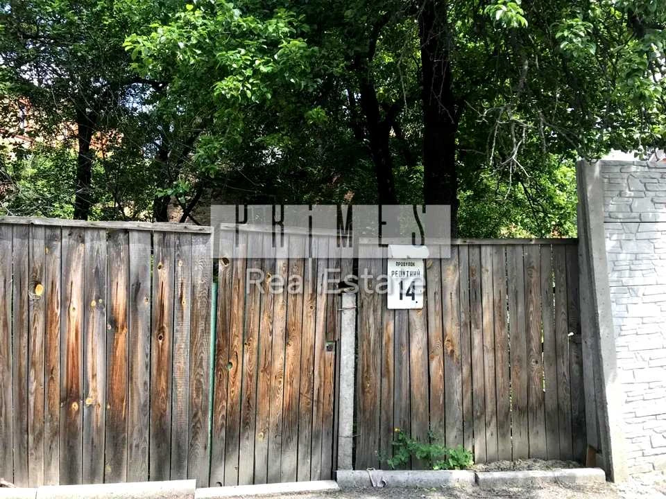 Ділянка. Київ, Редутний пров.