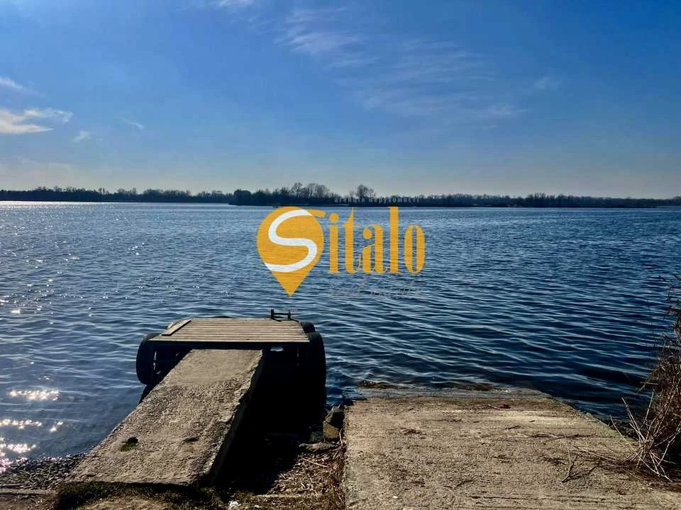 Ділянка. Київ, Прирічна